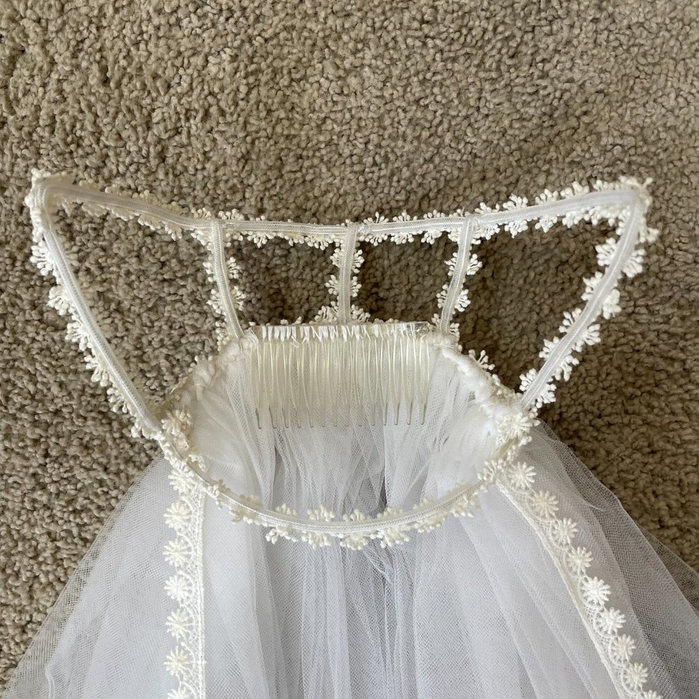 Vintage Lace Wedding Gown and Veil - Picture 8 of 15